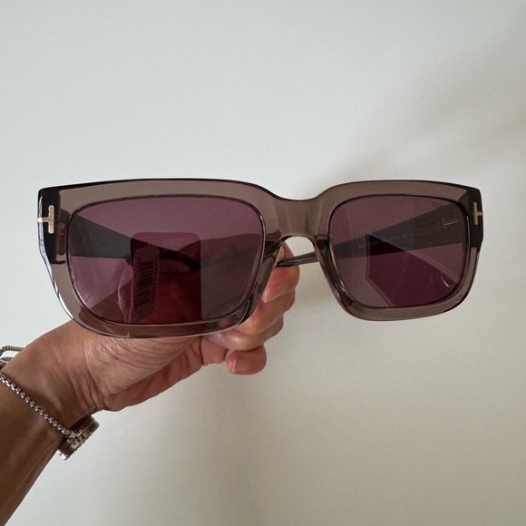 Tom Ford FT1075 Ezra Sunglasses Unisex Shiny Light Brown Bordeaux 54mm-19-140 •3 main image 10